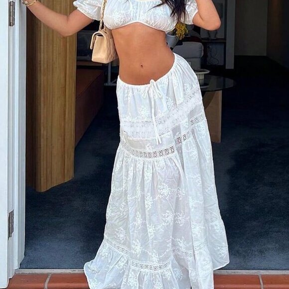 White Women's Vacation Style Off Shoulder Crop Top And High Waist Mini Skirt Set - Picture 2 of 6